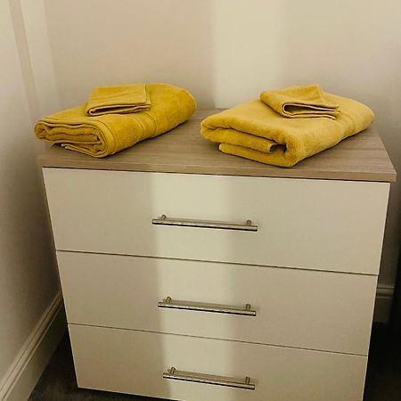 دربي #0509 Two Bedroom Serviced Apartment- Free Parking المظهر الخارجي الصورة